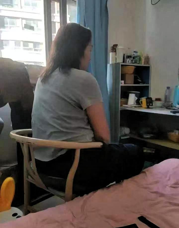 母亲在儿子家住了5年，做饭，带孙。昨天儿媳和孙子不在家，她做好饭，叫儿子吃。儿子