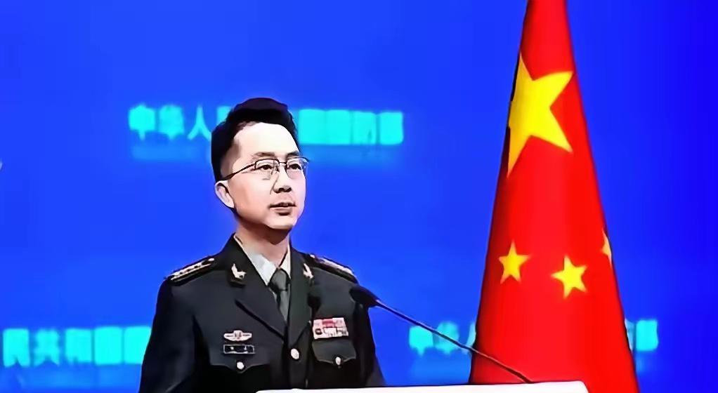 全场一片寂静！！！

发布会上那句话一出来，台下立马安静了。谁要是敢动手，就得吃