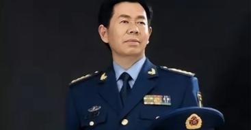 空军大校戴旭大声疾呼：“美国正在通过控制中国教育，培养亲美洋奴，其通过留学、发绿