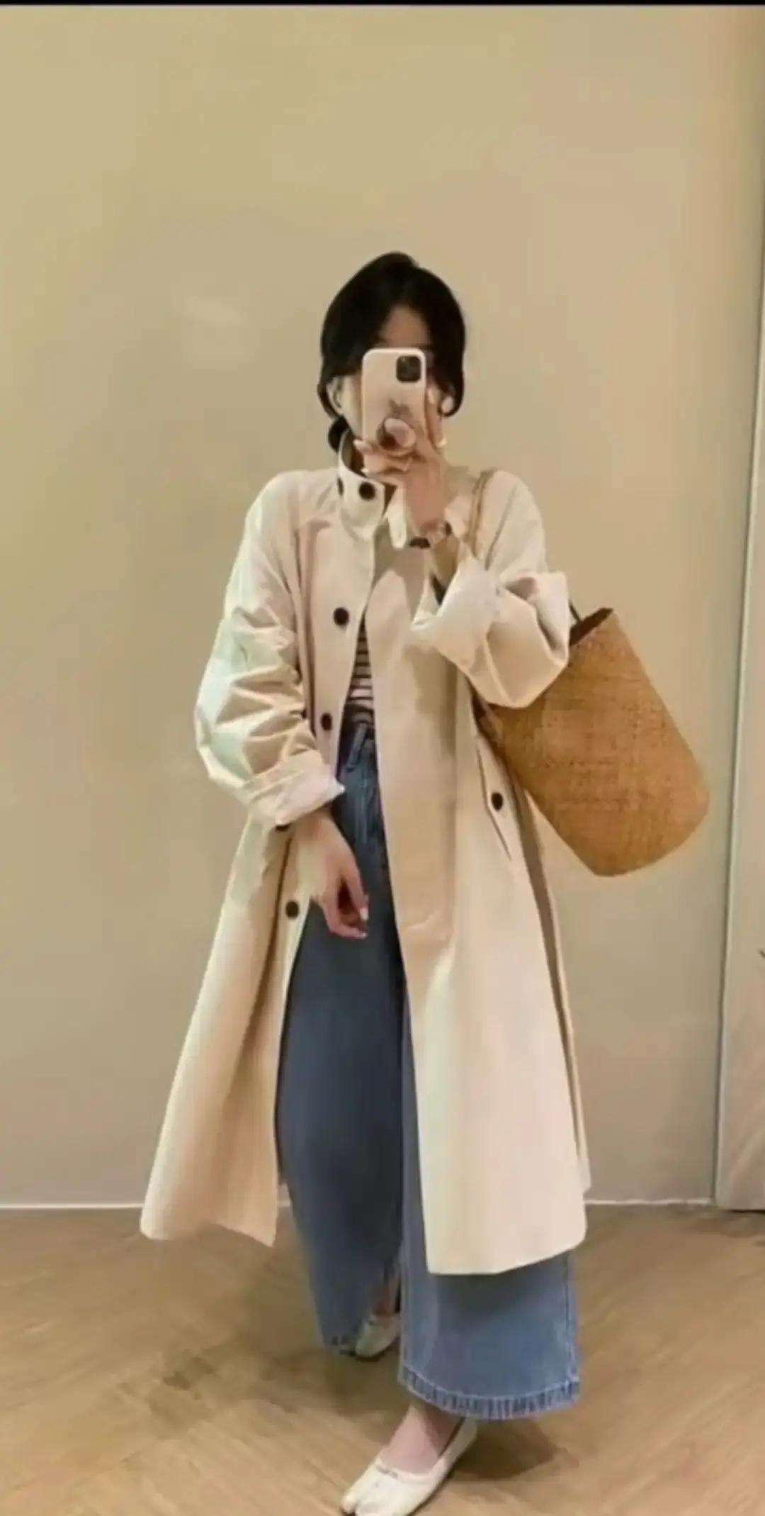 一位快六十岁的阿姨在抖音晒自己五年不吃晚饭，体重一直五十公斤，视频一出，评论区炸