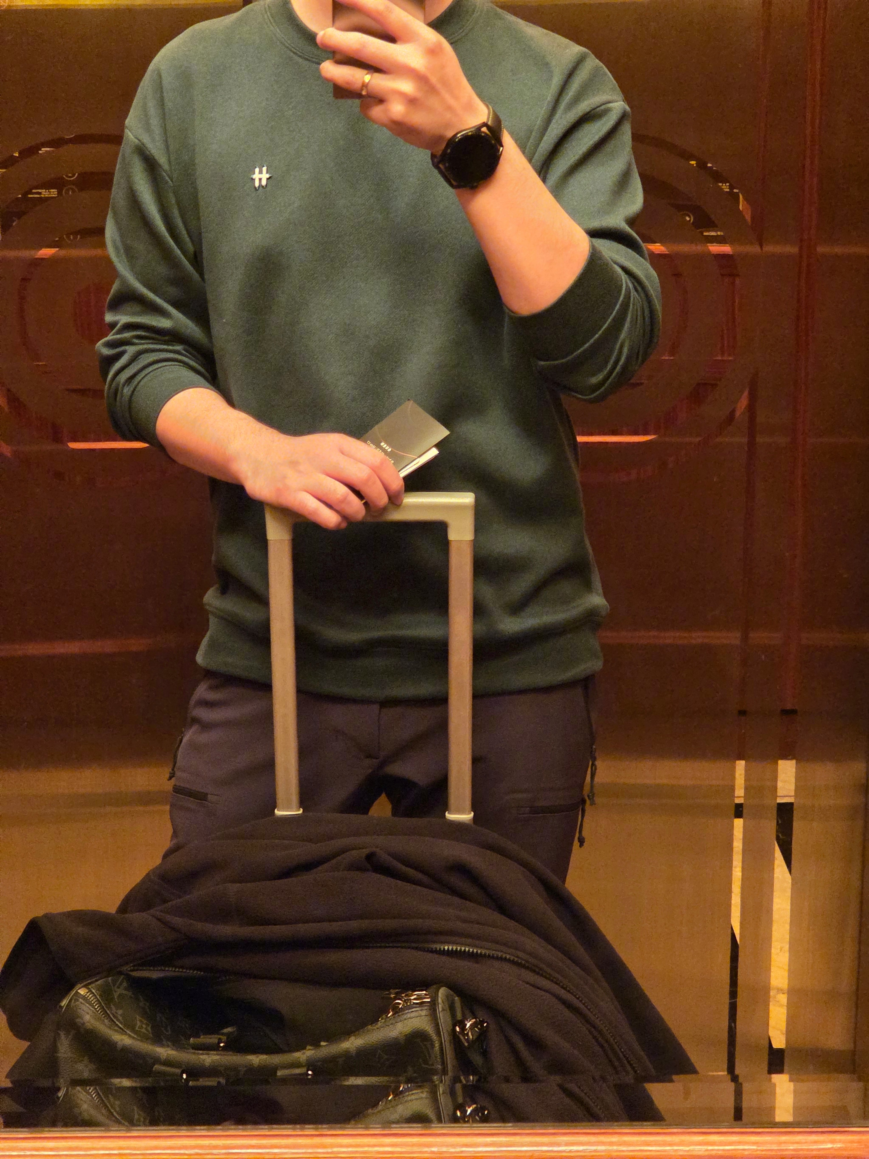 各位股东：驻深一周，事毕全妥，今夜返青。希望下次来深圳时候，我的司机和助理能在到