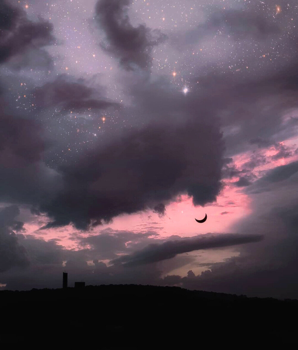 你静静地居住在我心里，就像满月居于星空。｜《泰戈尔诗集》 ​​​