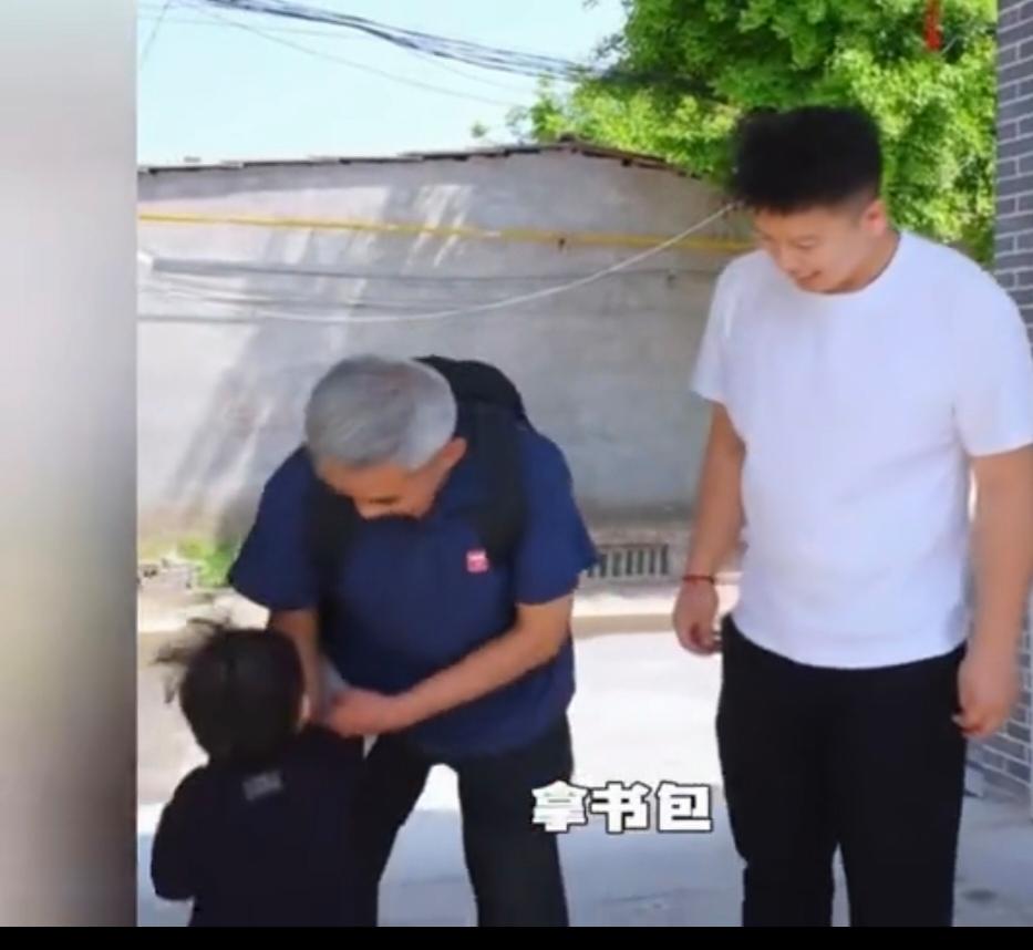 麦小登和世豪为人处事还是可以，所以养出的小孩子也随了他们的性情。
麦小登与小麦穗