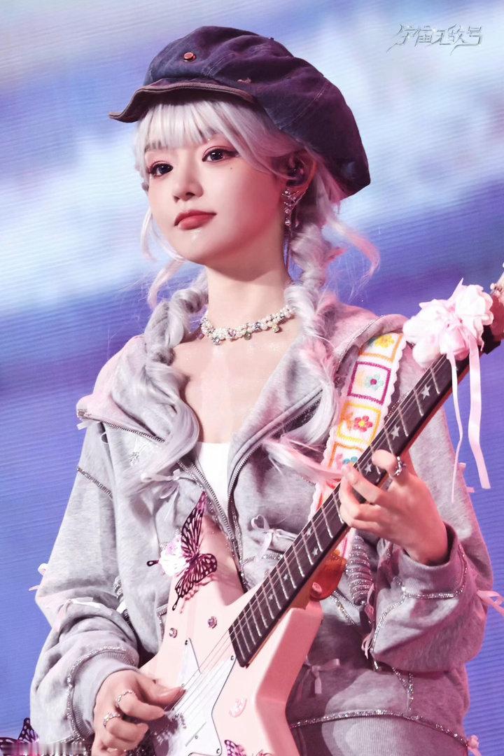 罗云熙黄霄雲桃花诺罗云熙说很开心再次和黄霄雲合作 词里的“诺”字贯穿始终，像是关