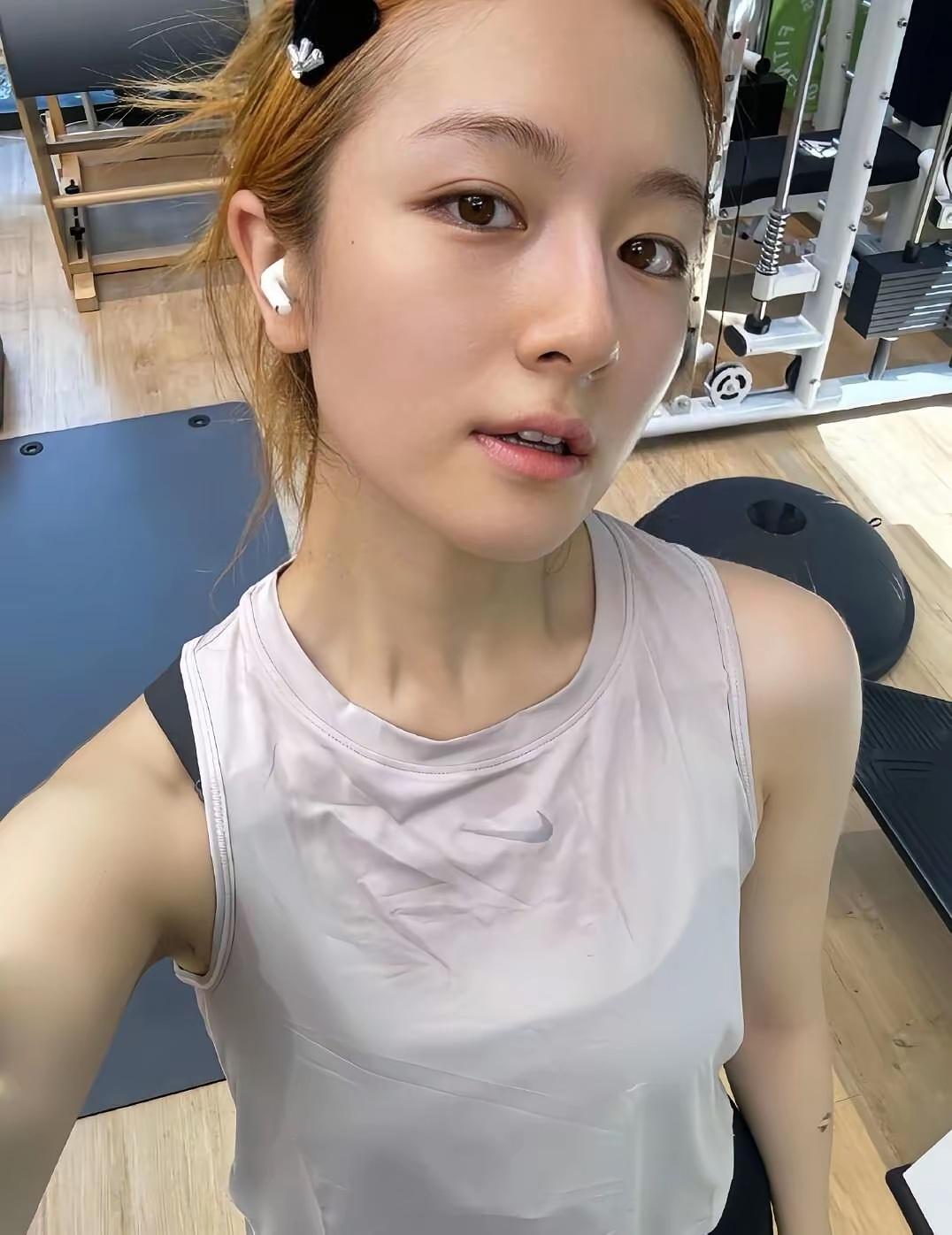 李兰迪素颜怎么美成这样，大家喜欢她的颜吗 
