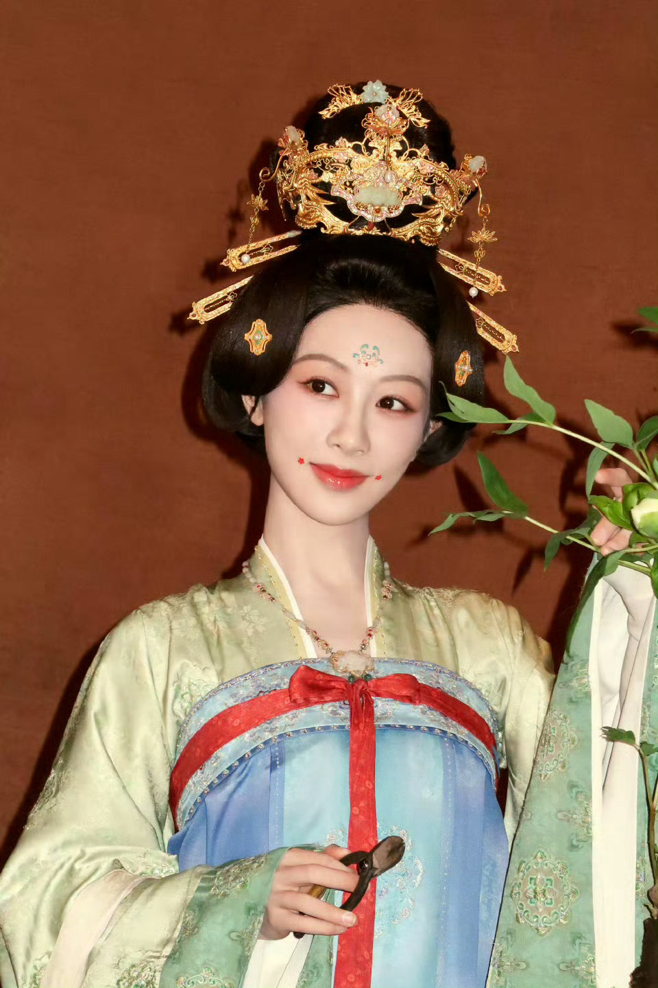 网传国色芳华明日定档 期待杨紫何惟芳 