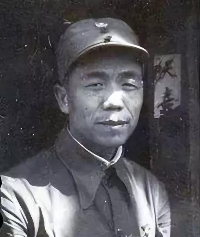 解放后，1965 年，解放后，聂凤智有一次到某地疗养，发现年轻的女护理员沉默寡言
