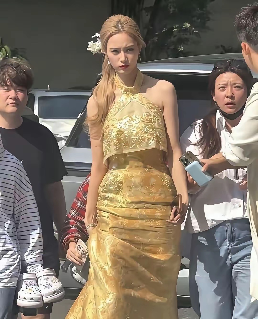一直以为徐艺洋身高还行，结果她和别人同框，好家伙，原来她这么高！ ​​​