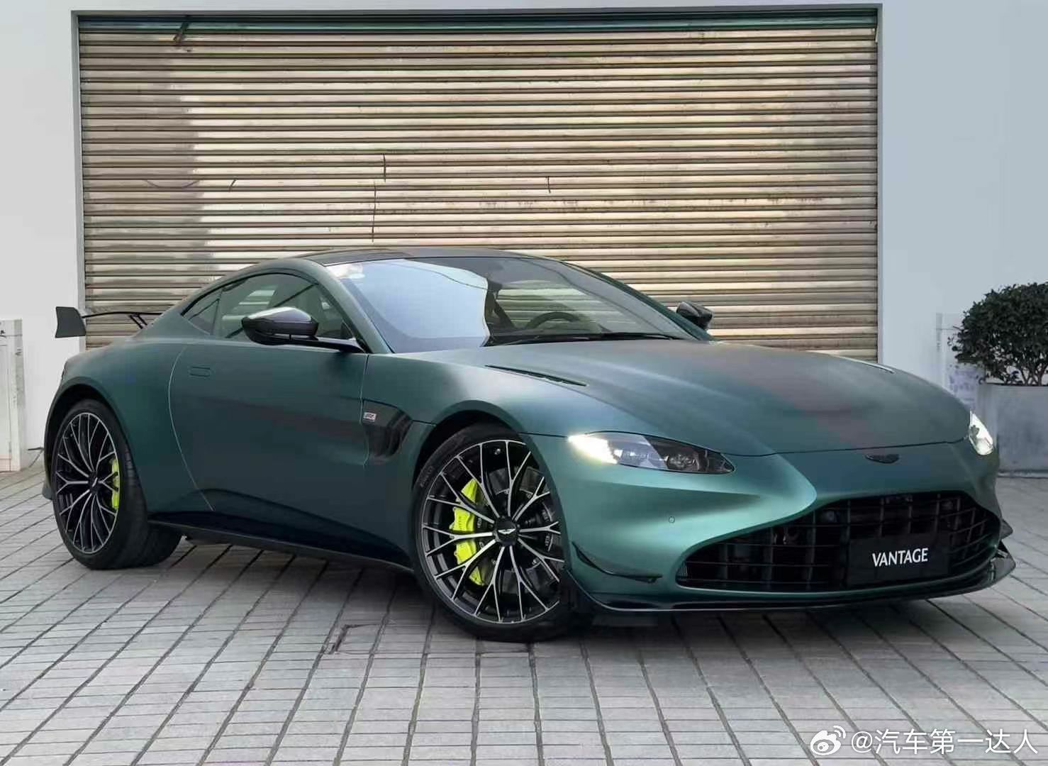 热爱从不妥协，赛道基因亦可优雅。诚意寻觅阿斯顿·马丁Vantage F1准新二手