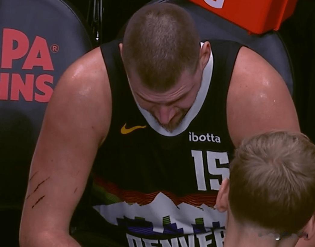 约基奇40+9+8导演23分大逆转！上半场13中2低迷，下半场13中11狂轰30