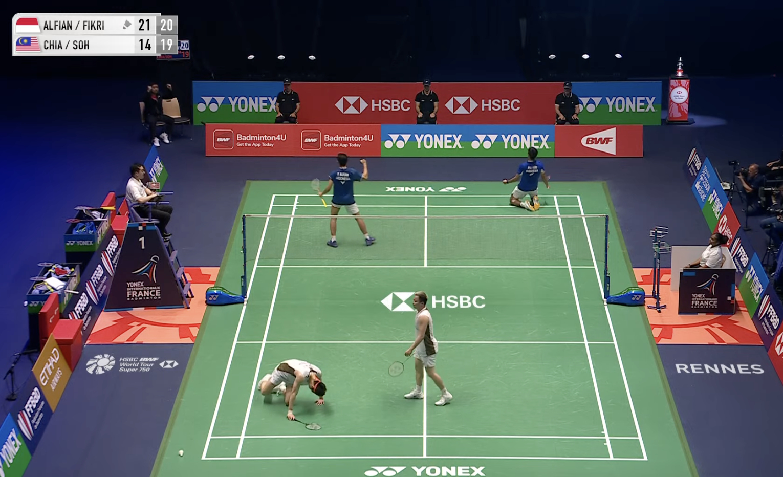 阿尔菲安/菲克里🇮🇩 21-14、21-19 🇲🇾谢定峰/苏伟译决赛：徐