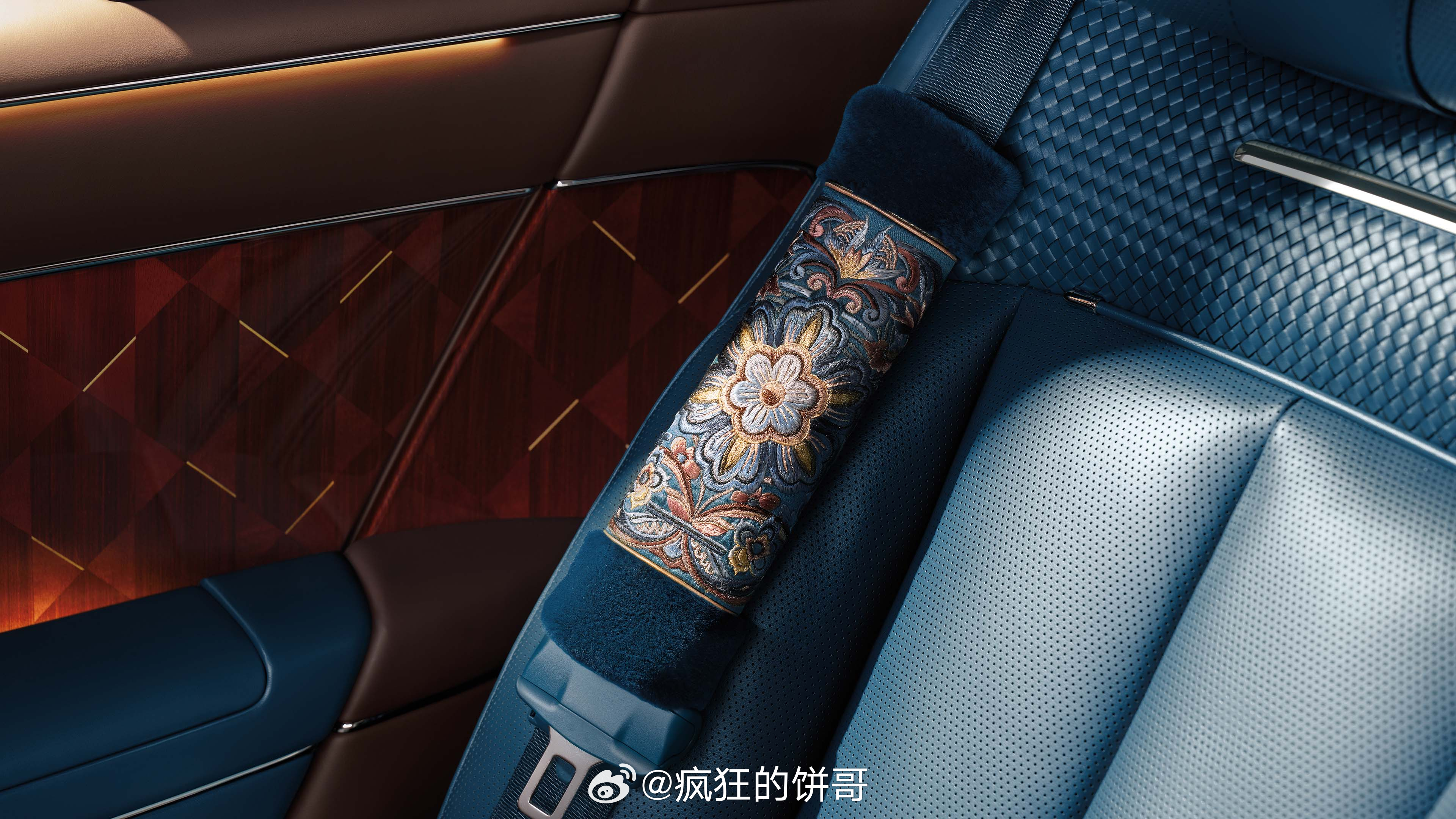 尊界S800 GD典藏大观推出的锦绣繁花主题套装，选装费用20W，都是纯手工刺绣
