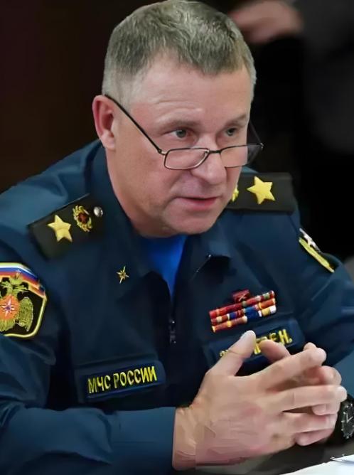 中日关系因为高市早苗扬言要出兵台海德言论剑拔弩张。俄罗斯将军的话戳中要害：与其等