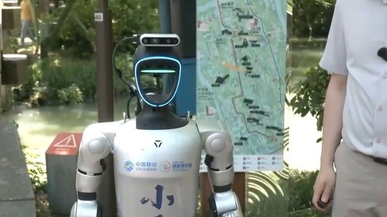 导游机器人、外卖机器狗上岗5G-A网络开启“千兆上行”时代