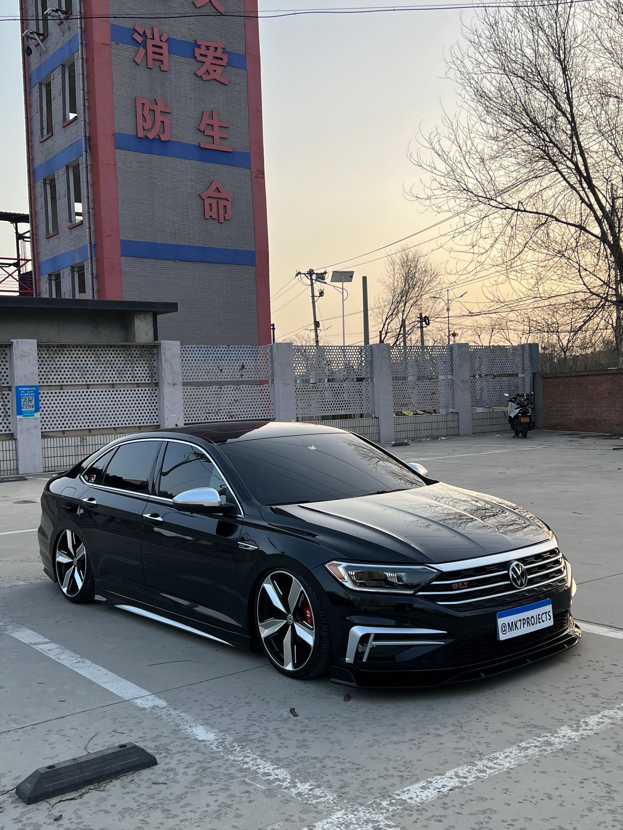 我向你袒露的伤疤 却成了你刺痛我的理由.