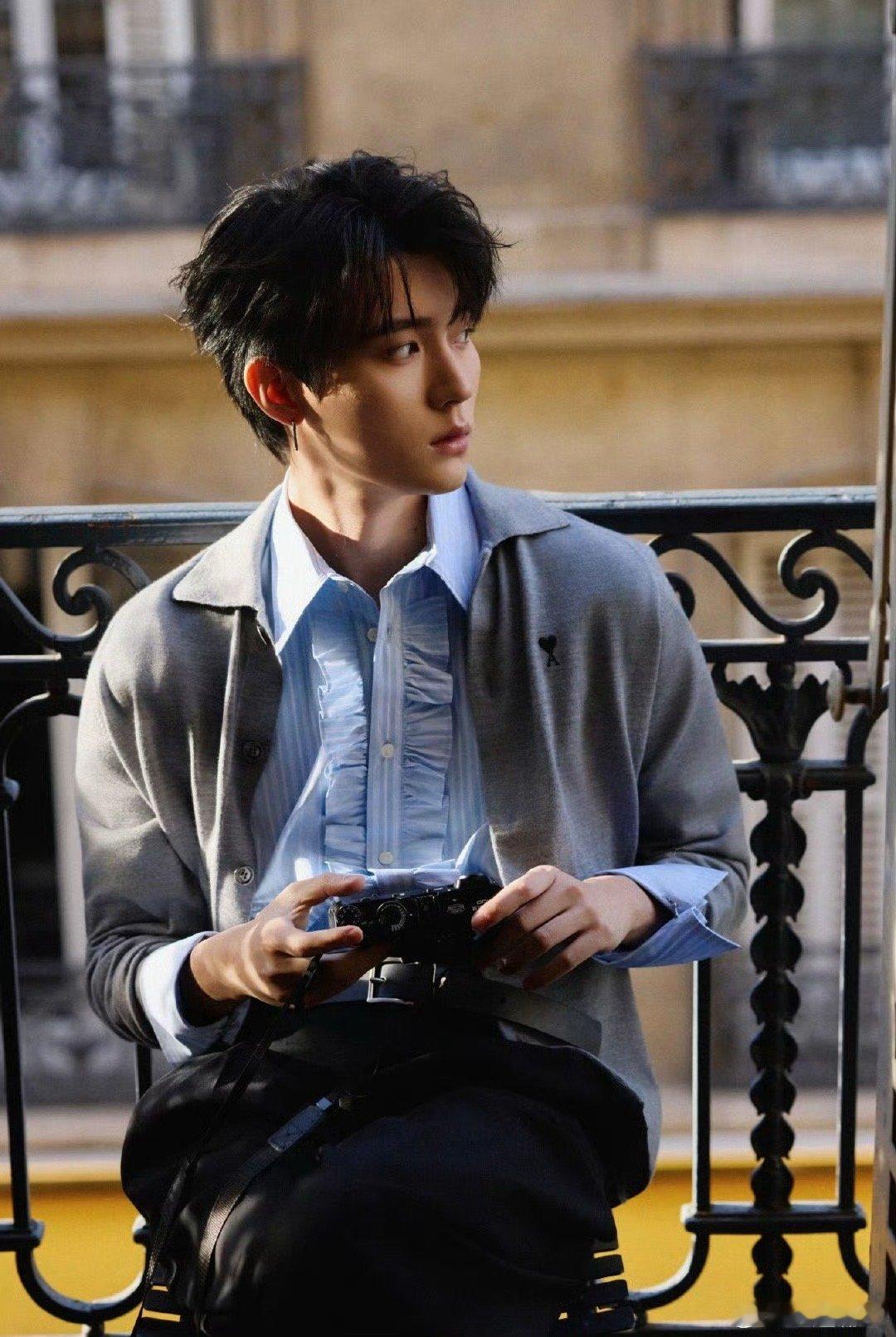 周翊然 男生出片姿势hello时装周 周翊然简直是男生拍照的“人间说明书”！他的