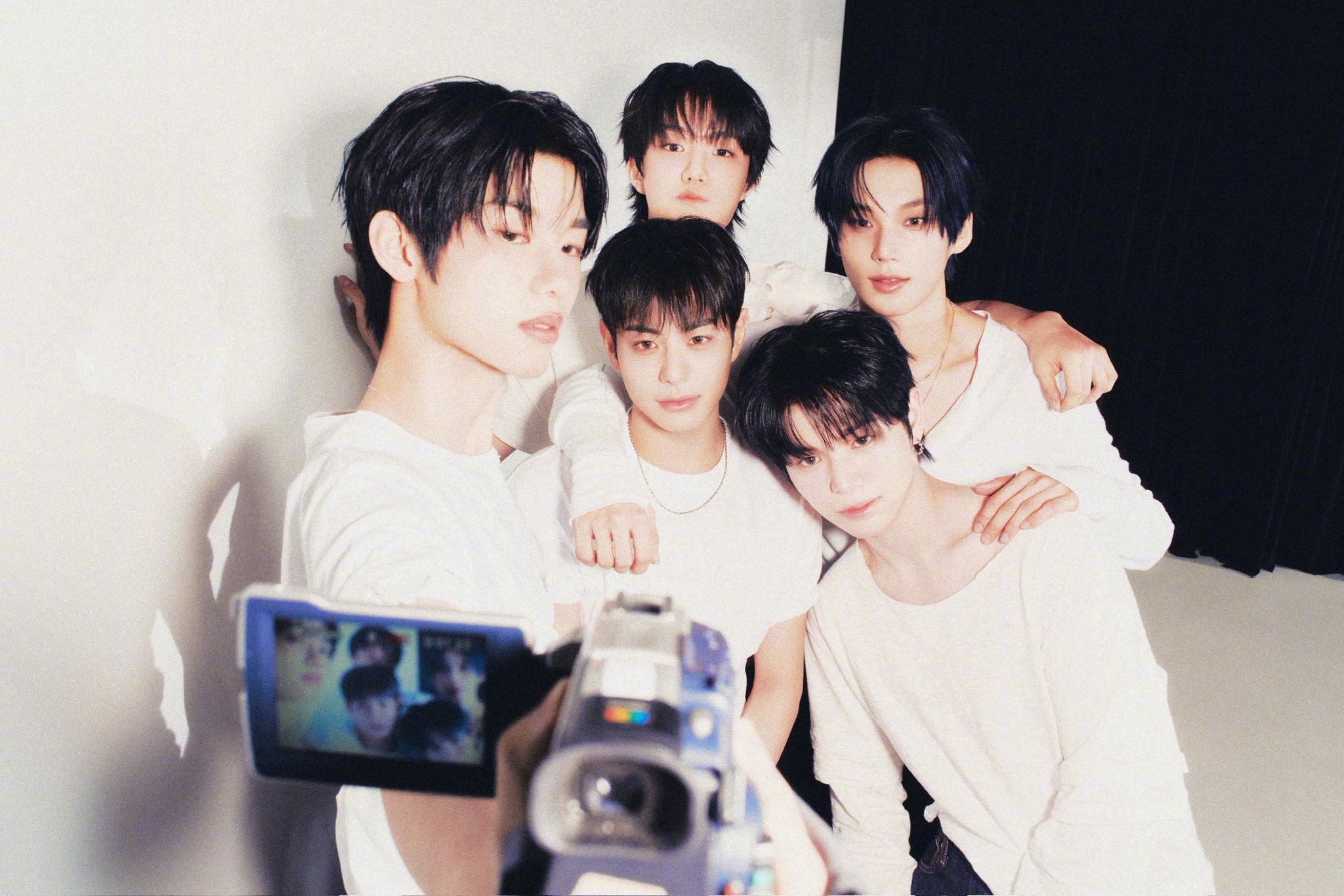 【Twi】EVNNE 1st Single Album《Backtalk》Con