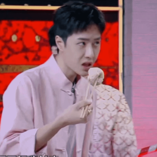 王一博[超话]马来西亚偶遇王一博王一博王一博烟火气马来西亚偶遇王一博，好羡慕那些