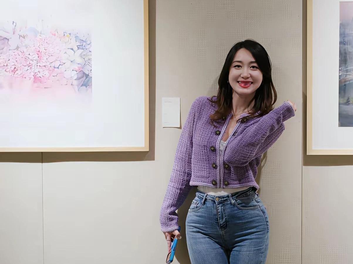 同样迈入四十岁，人与人之间的差距一目了然。
 
有人常年自律，体态舒展，气质从容