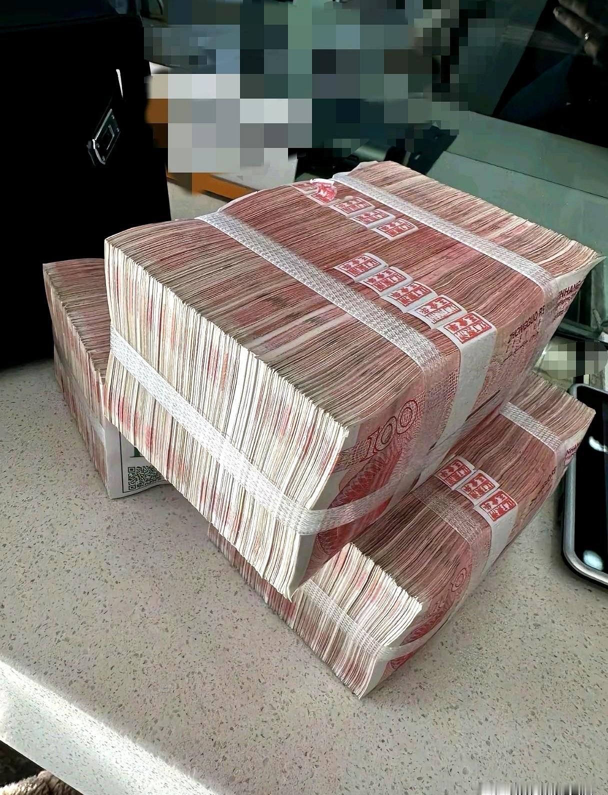 手里攒了二三十万，就别一看黄金白银涨了几天，心里开始痒痒了，真不是普通人能随便碰