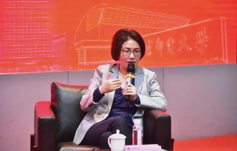 2026上海行业盛会迎来科技巨变，华为何庭波推出韬定律，打破六十年摩尔定律垄断，