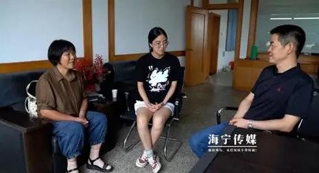 浙江女孩被一位“神秘人”资助整整4年。2023年保研复旦后，她决定找到恩人，当面