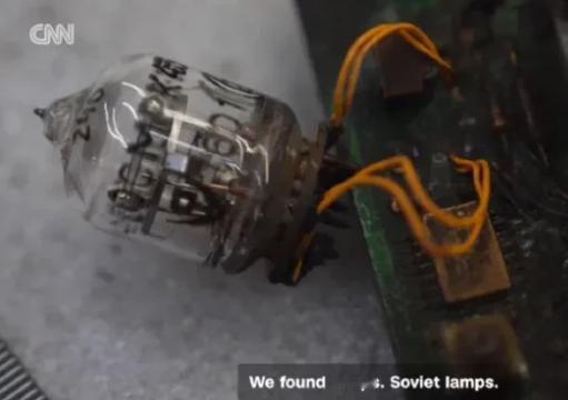 乌克兰媒体公布了一些榛树导弹的残骸，让西方惊愕的是，居然里面有大量的晶体管，看来