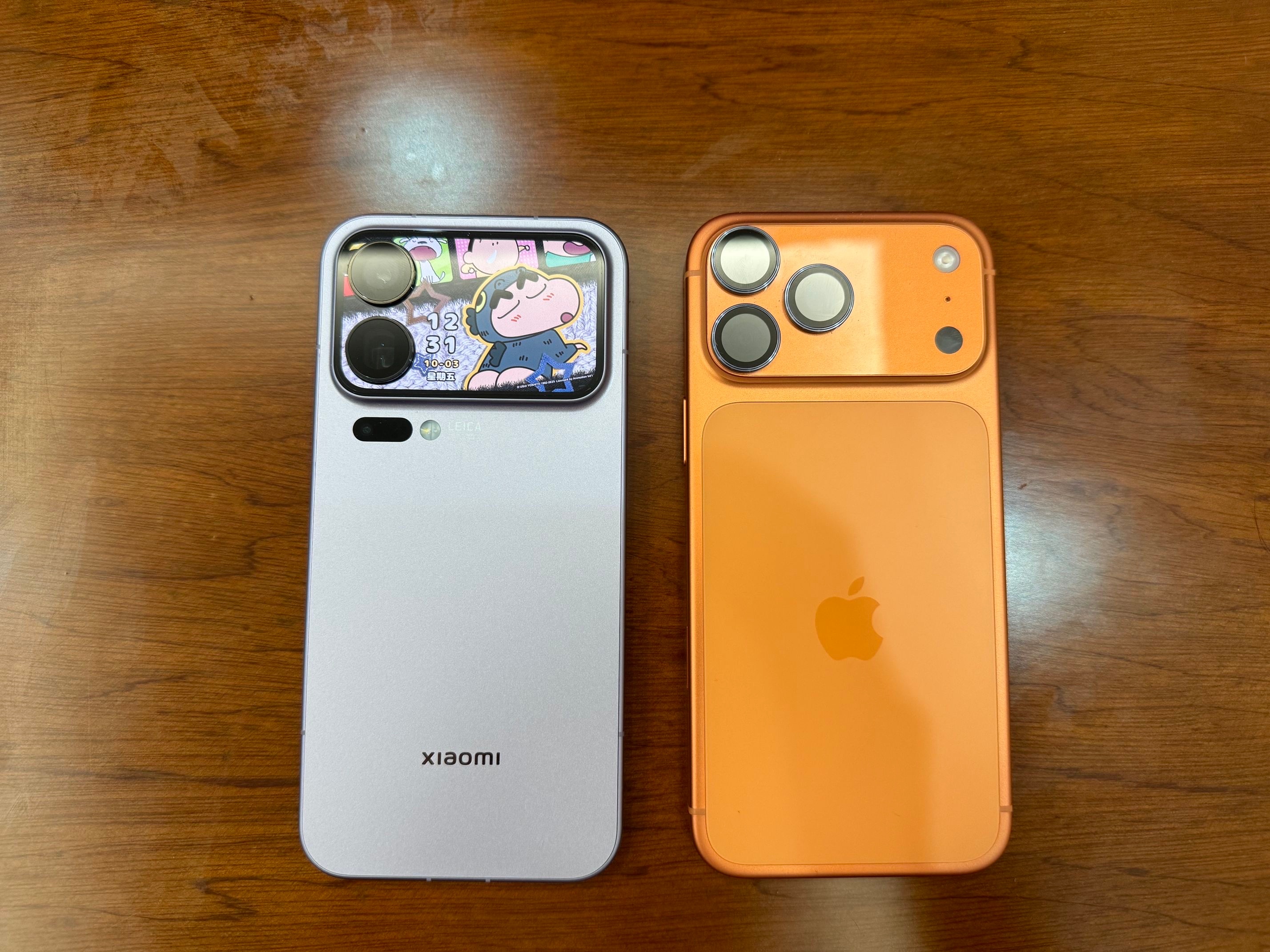 最近身边有几个朋友在纠结买iPhone7Pro Max还是小米17Pro Max