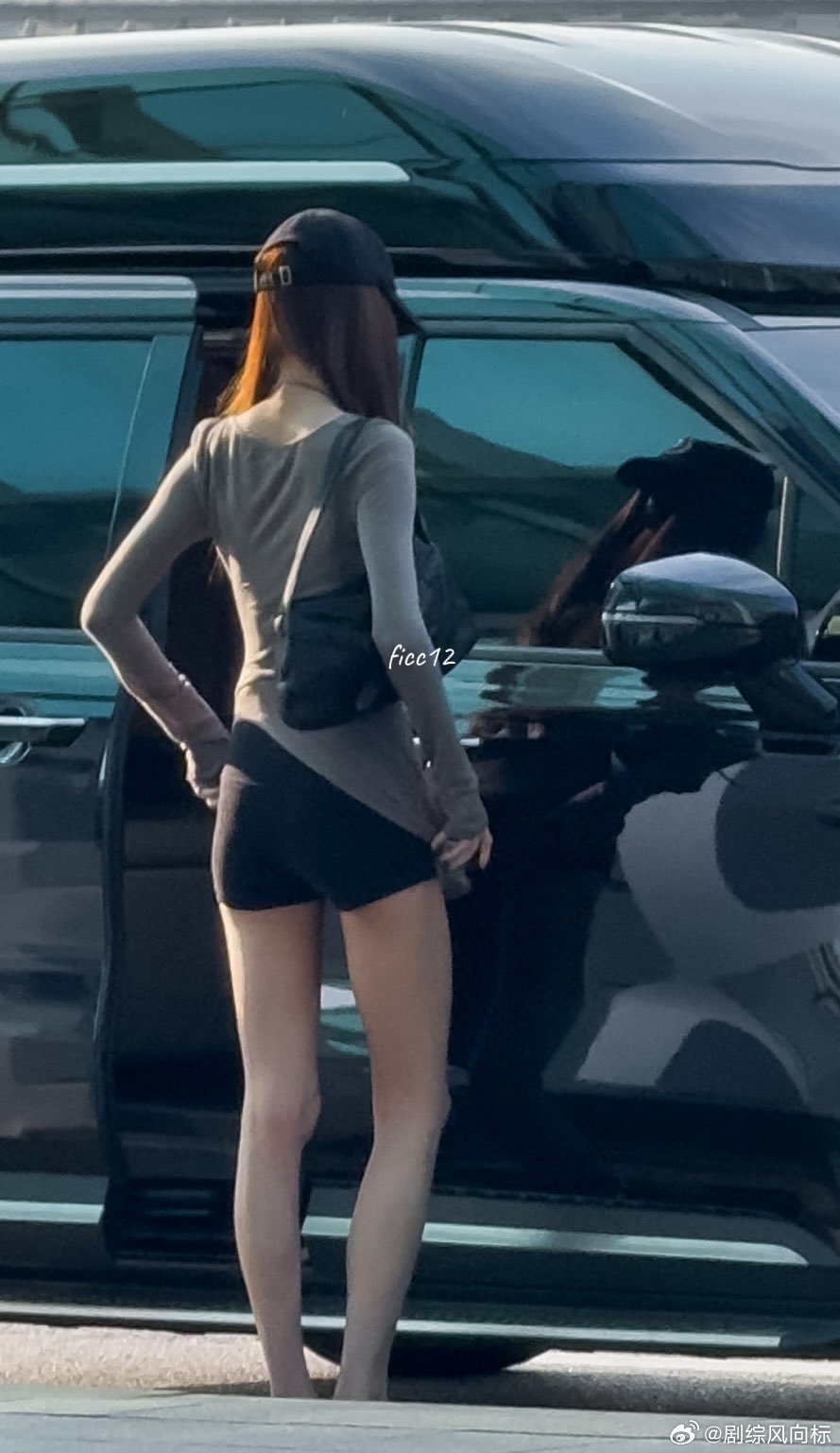 张元英出发澳洲张元英拖鞋短裙身材当有人说没有什么是完美的，我：请看张元英！此女真