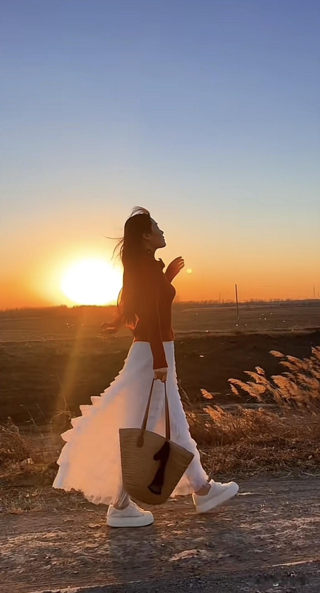 新思维：热衷他人因果，莫如老已前行

百年变局下，不少世人，尤其网红们，多偏爱分