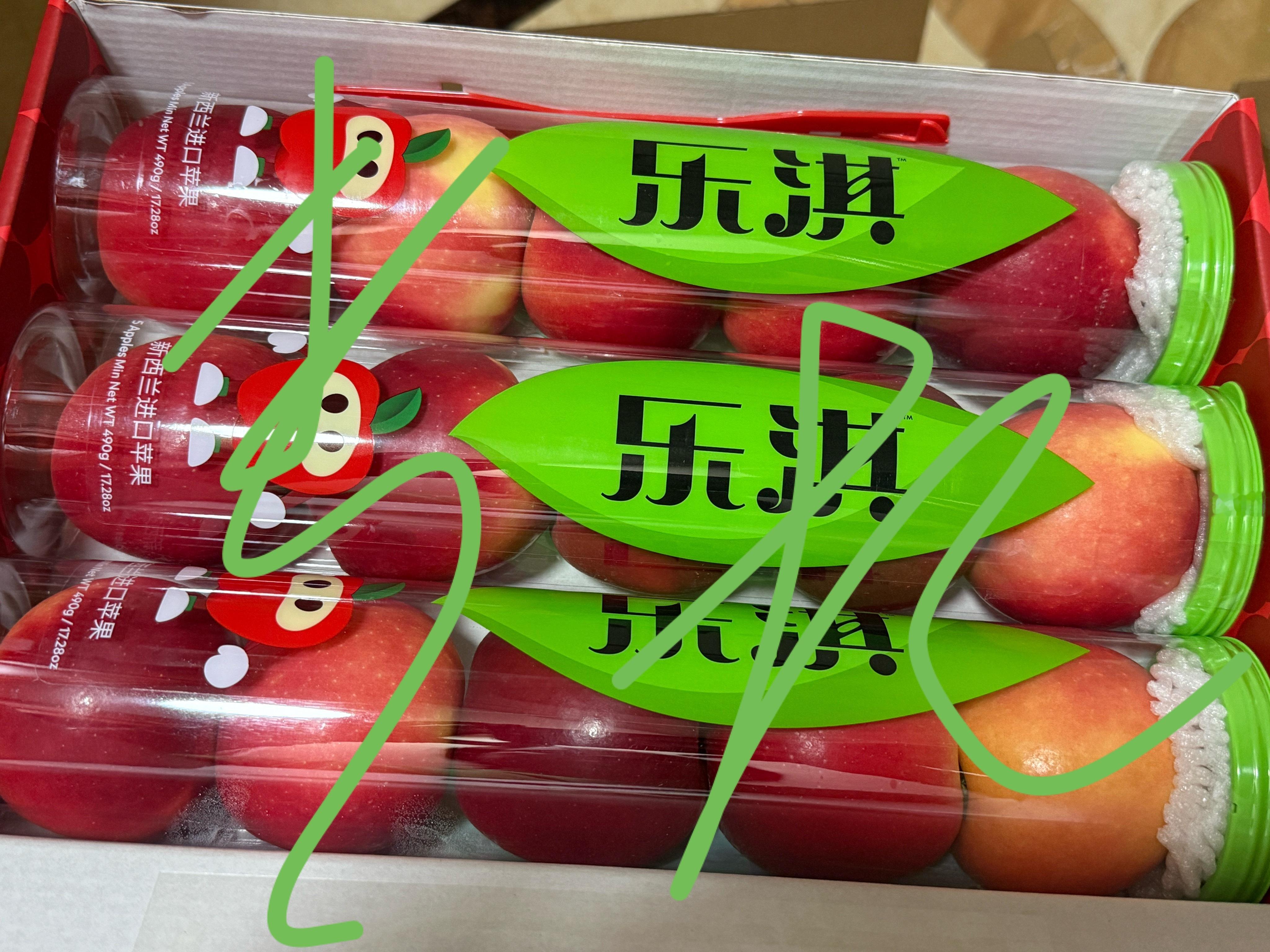 乐淇全球品牌代言人王一博收货+1，明天还有一个礼盒