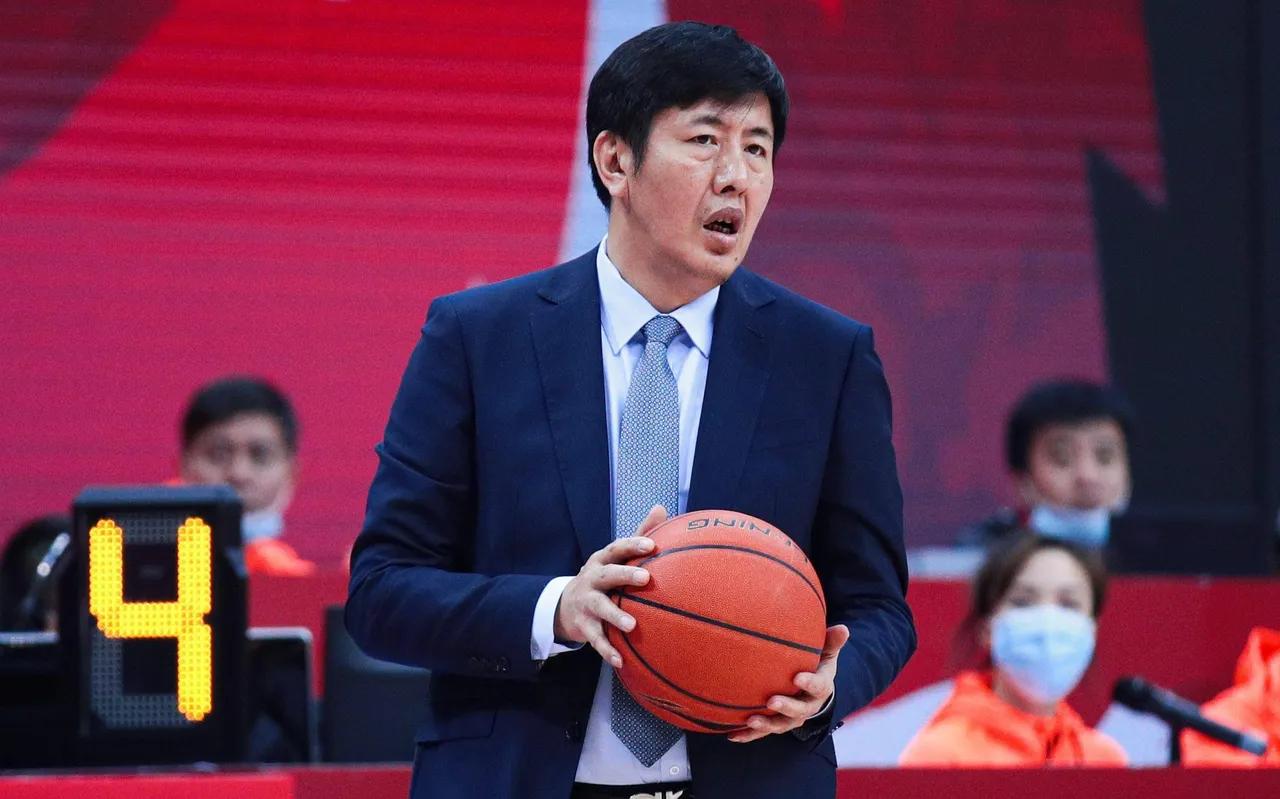 丁伟因祸得福！
在带队经历1胜4负开局后，浙江男篮有意让丁伟下课，并且由浙江广厦