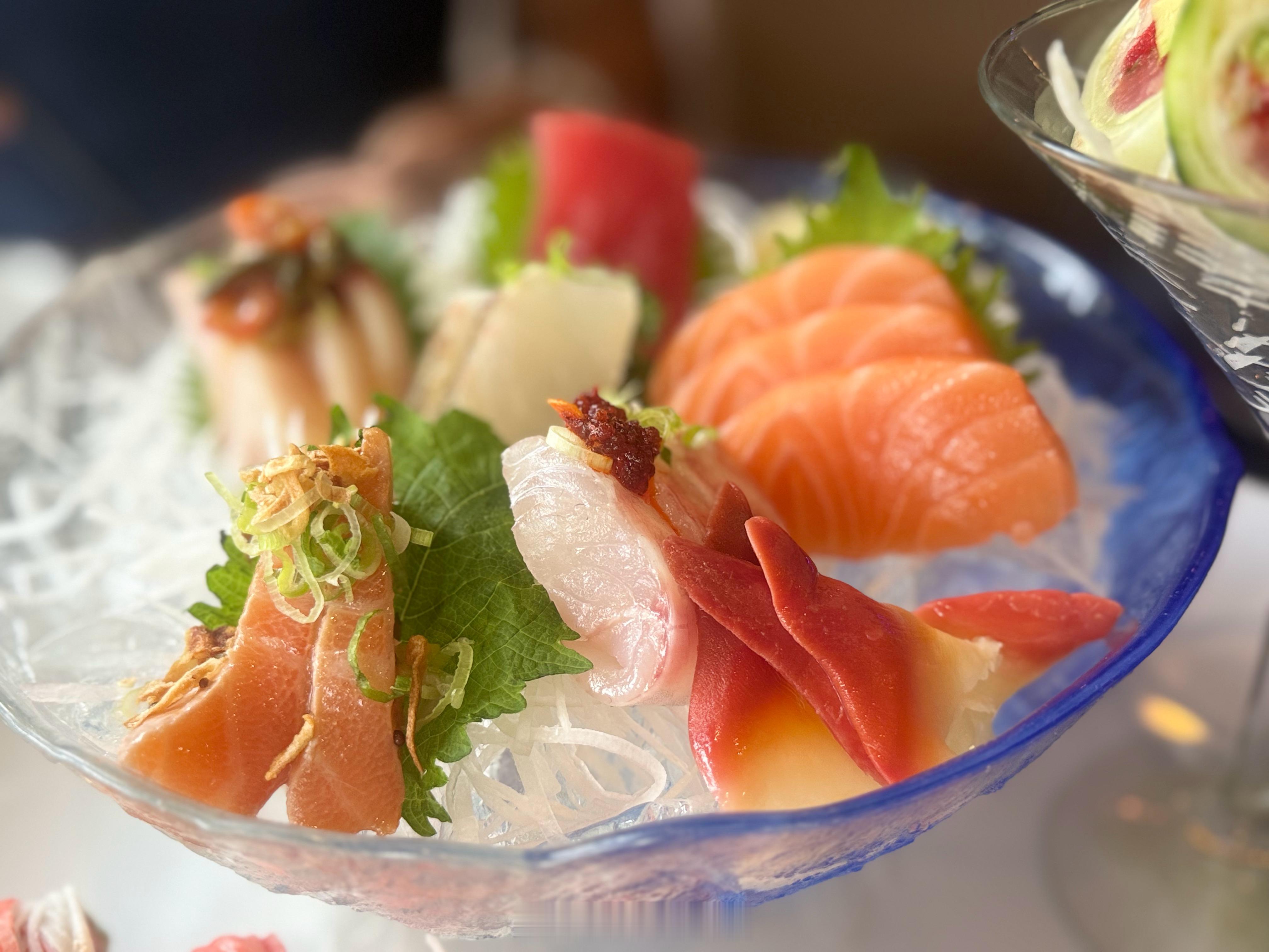 不管走到哪里， 都会想念Zenzo Sushi 制作的Love Boat （两人