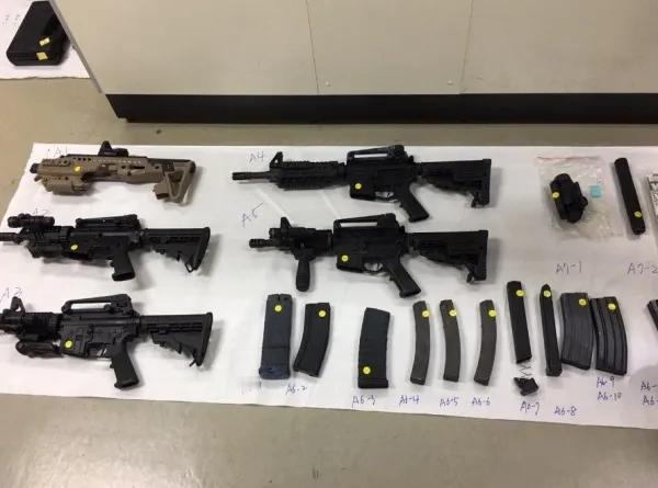 台北桃园警方发现一名25岁有黑帮背景的男子藏有武器库和6公斤氯胺酮后将其逮捕。