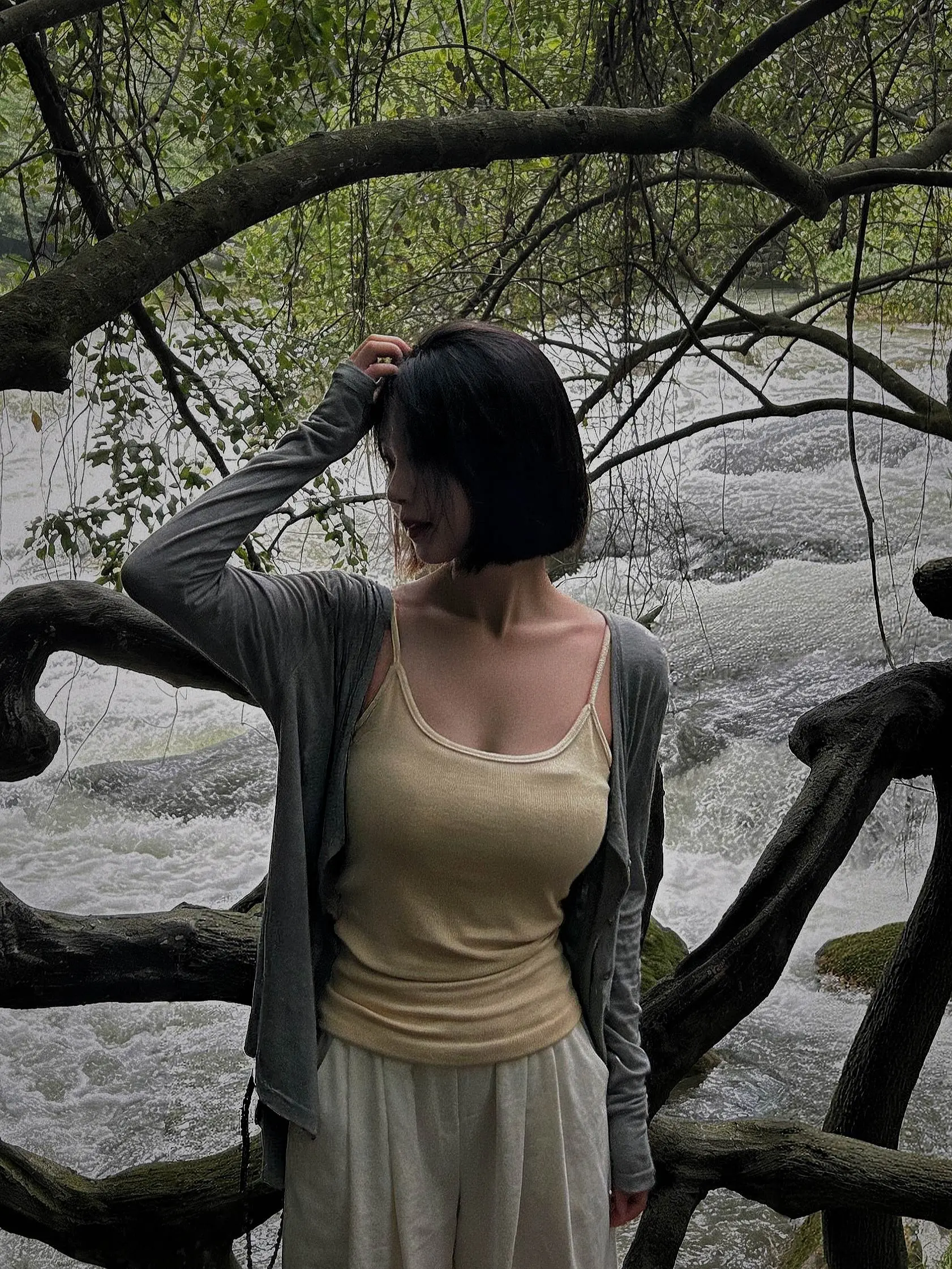 苍苍露草咸阳垄，此是千秋第一秋。