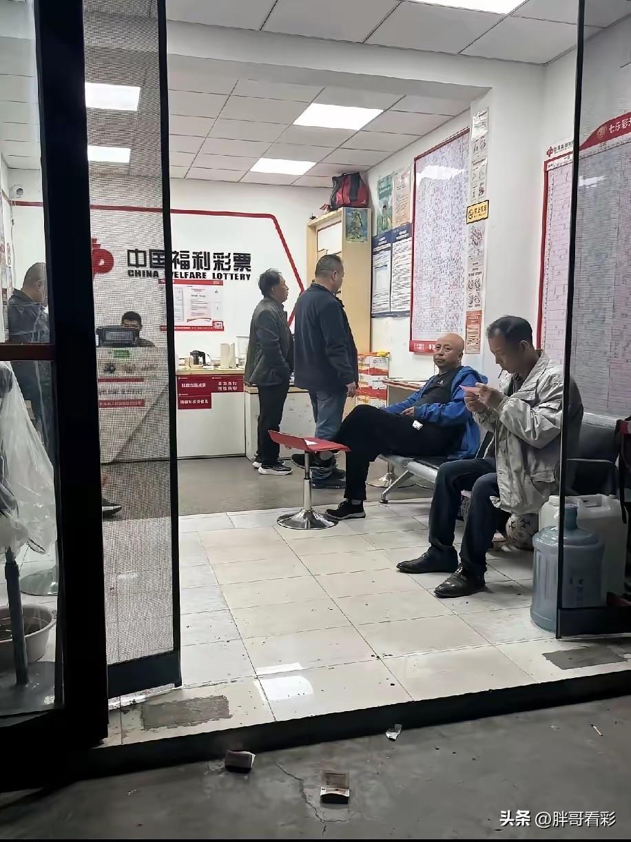 昨晚双色球真的挺神奇，20注头奖，恰好每注500万，不多也不少。上期的头奖得主，