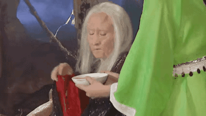 还记得这是《西游记续集》里面的一个场景吗？一个蛇精需要用男人的血才可以永葆青春，