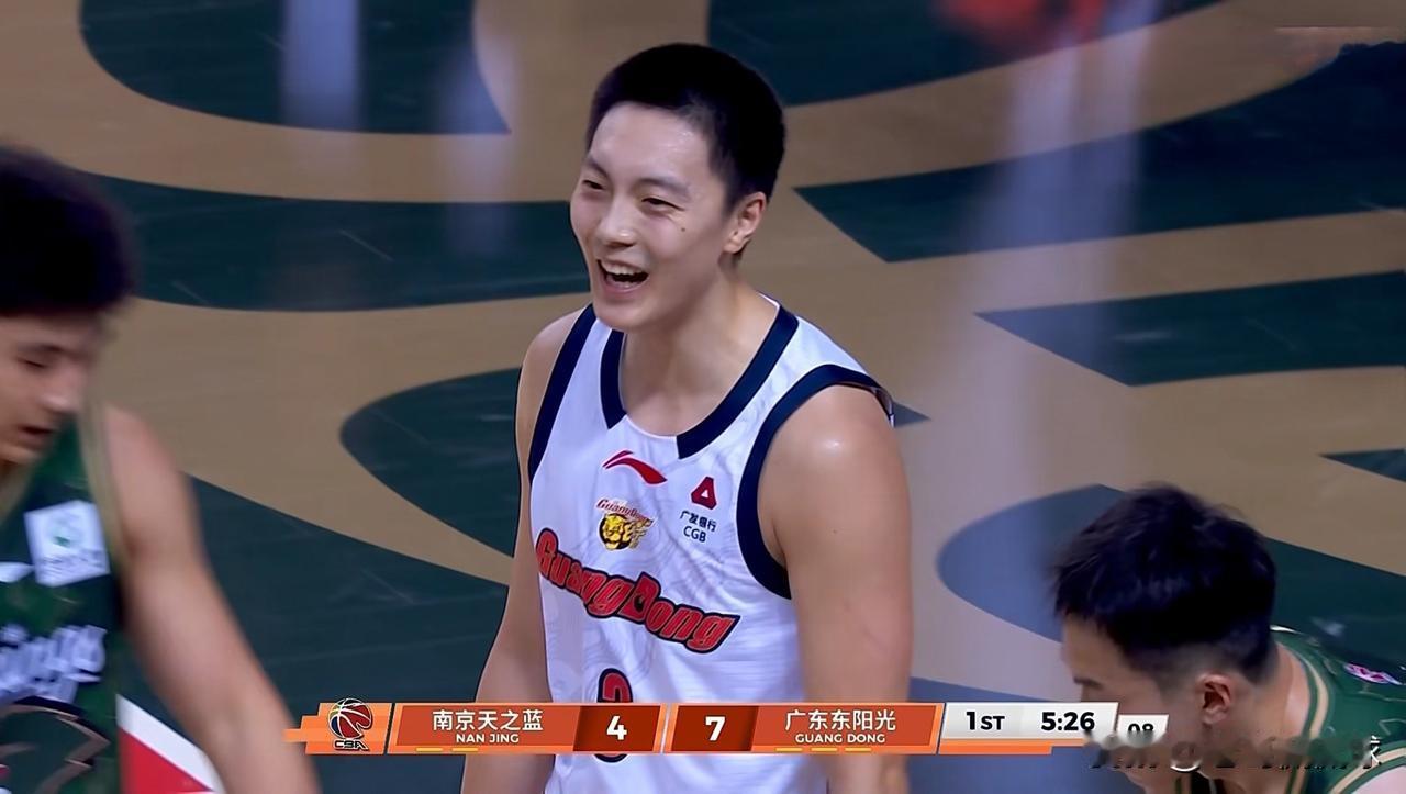 广东东阳光超级球星胡明轩终于复苏了！在今天广东东阳光客场挑战南京天之蓝的比赛中，