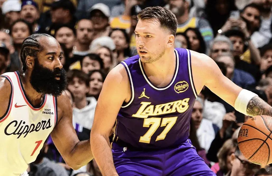 季前赛雷迪克对球队防守的批评看来话头有由。起码在和快船的上半场比赛来看，他们想把