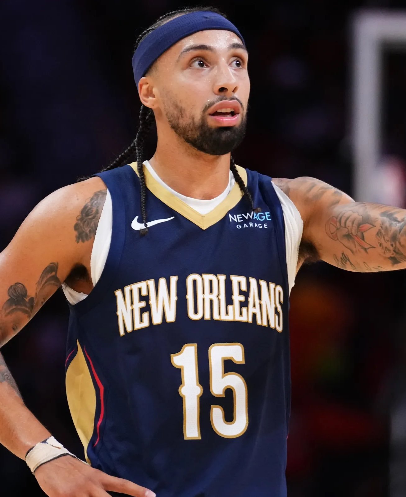 Kelly Iko猜测：由于亚当斯预计将缺席相当长一段时间，火箭队管理层仍在权衡