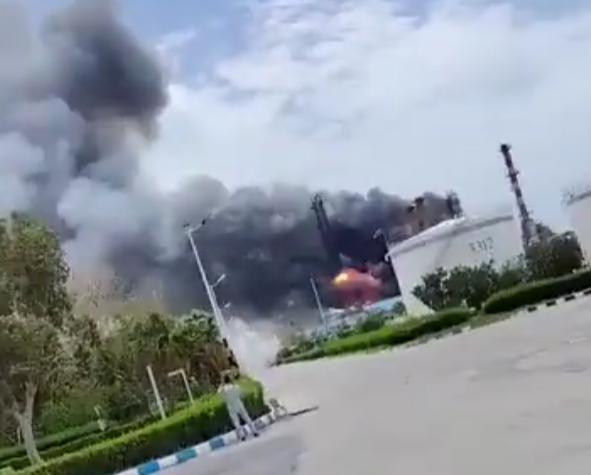 阿联酋独自对伊朗开战了，出动大批幻影和翼龙2，德黑兰果断猛烈报复！4月8日，阿联