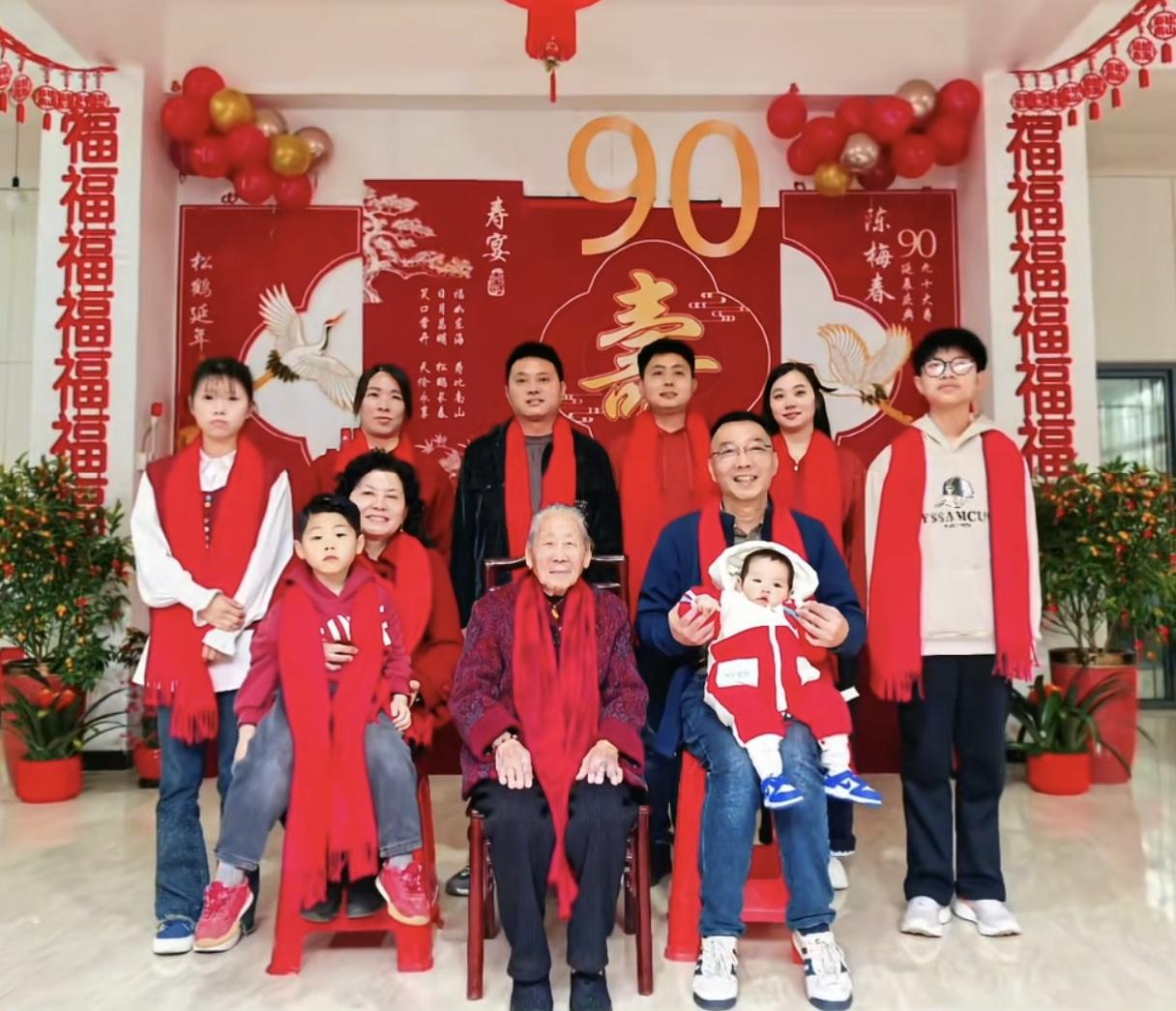 这家庭太让人羡慕了！
已经好久没看到过陈少明一家的动态了！刚刚看到陈少明老婆发的