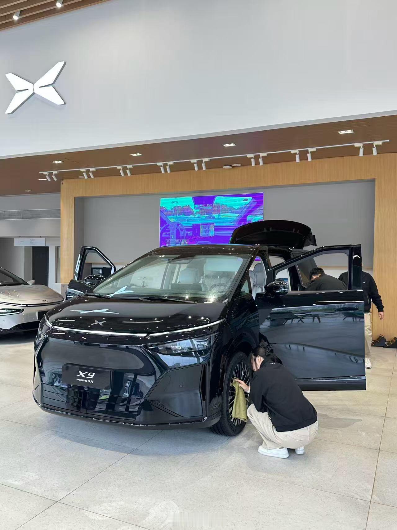 小鹏X9增程版陆续到店了家庭出行终极答案 这不就来了嘛[酷]小鹏x9超级增程 ​