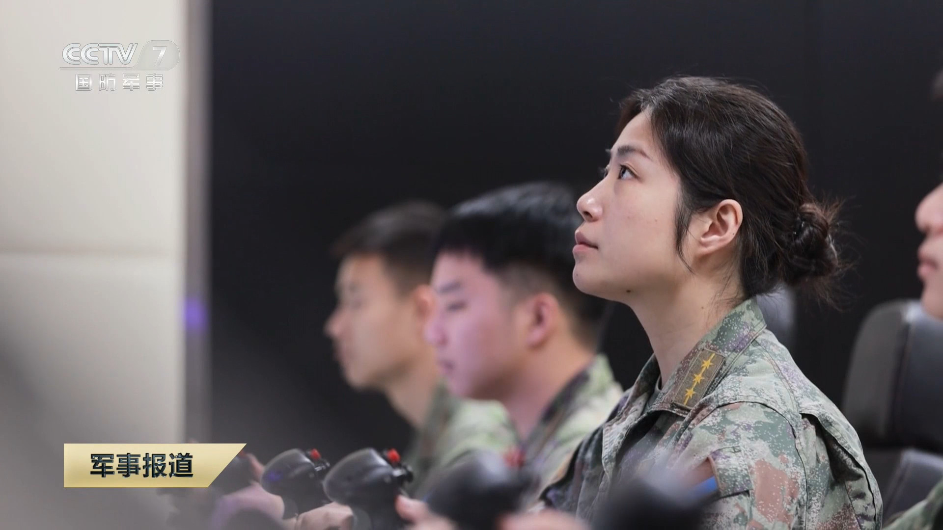 空军某部无人机操控员 