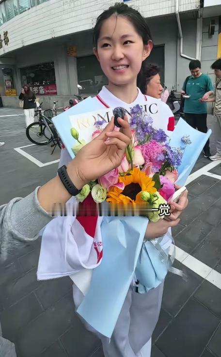 记者挖坑等她跳，结果自己栽进去了。人大附中这个女孩，给所有成年人上了一课！
高考