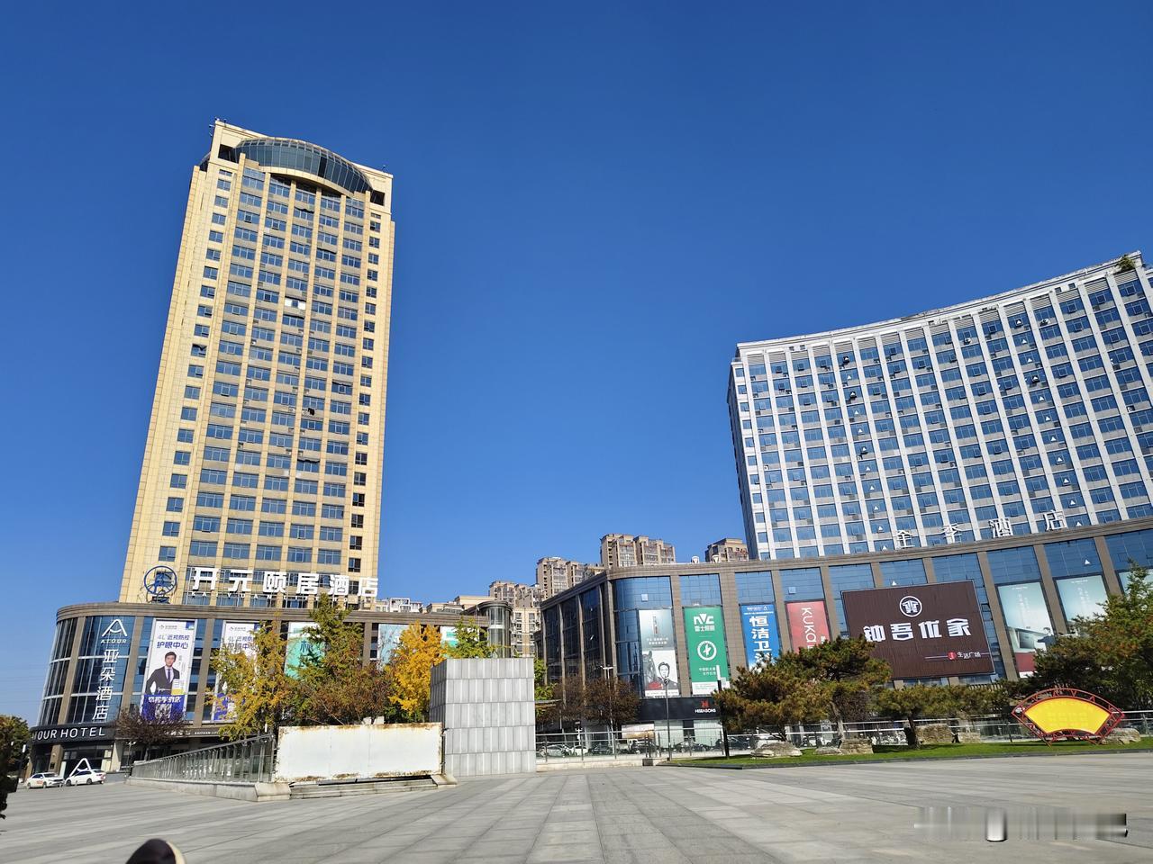 宿迁CBD，蓝天白云，摩天大楼，三线城市天花板了