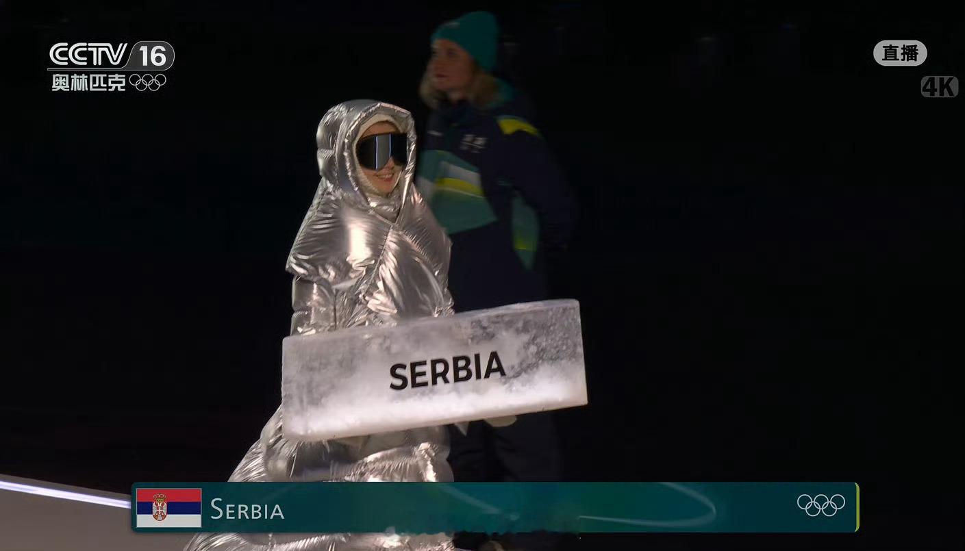 冬奥开幕式入场引导员火了米兰冬奥引导员这造型谁能不爱！外星科技感拉满，时尚与保暖