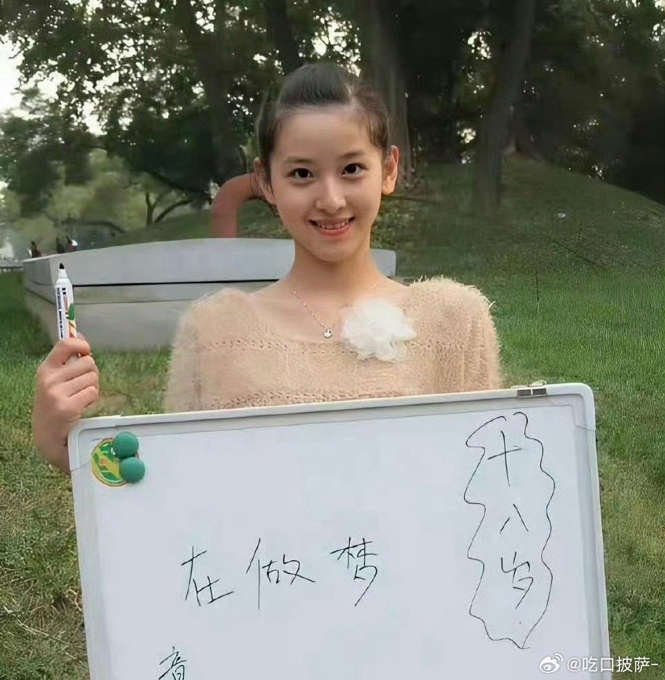 刚恋爱时的章泽天还是清华的学生，刘强东是功成名就的京东大老板。 ​ ​​​
