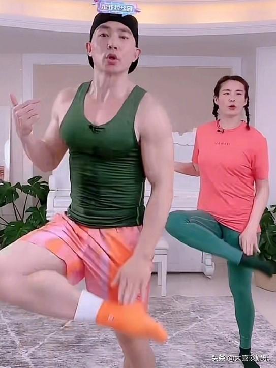 谁懂？以为刘畊宏只是个健身教练，没想到他还是周杰伦的御用词人。

周杰伦发新专辑