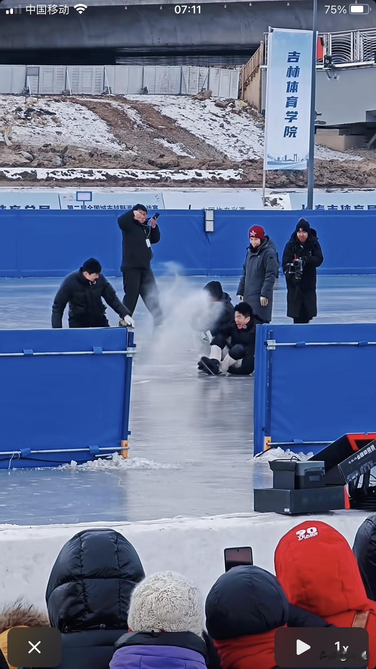 论碰瓷儿谁能比得过董宇辉啊[偷笑]
人家贾海东离他还有三尺远
一阵风过来就把彪哥